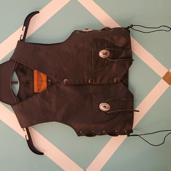 Dream Apparel Toddler Leather Vest with silver embellishments Size Large - Picture 1 of 6